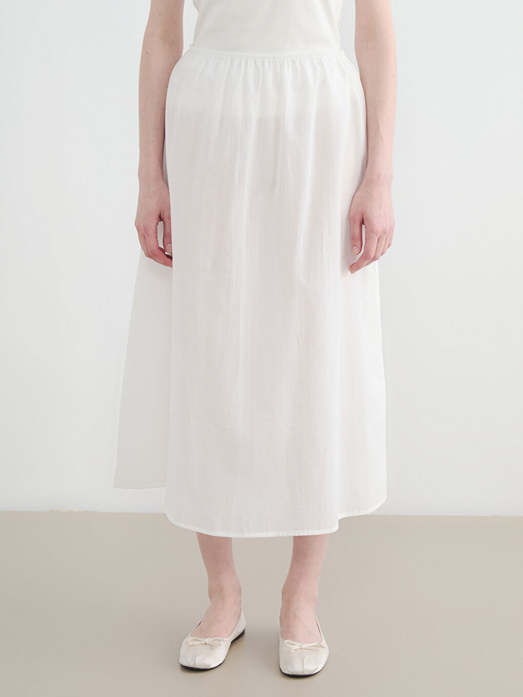 Beyaz Beli Lastikli Kloş Etek-1