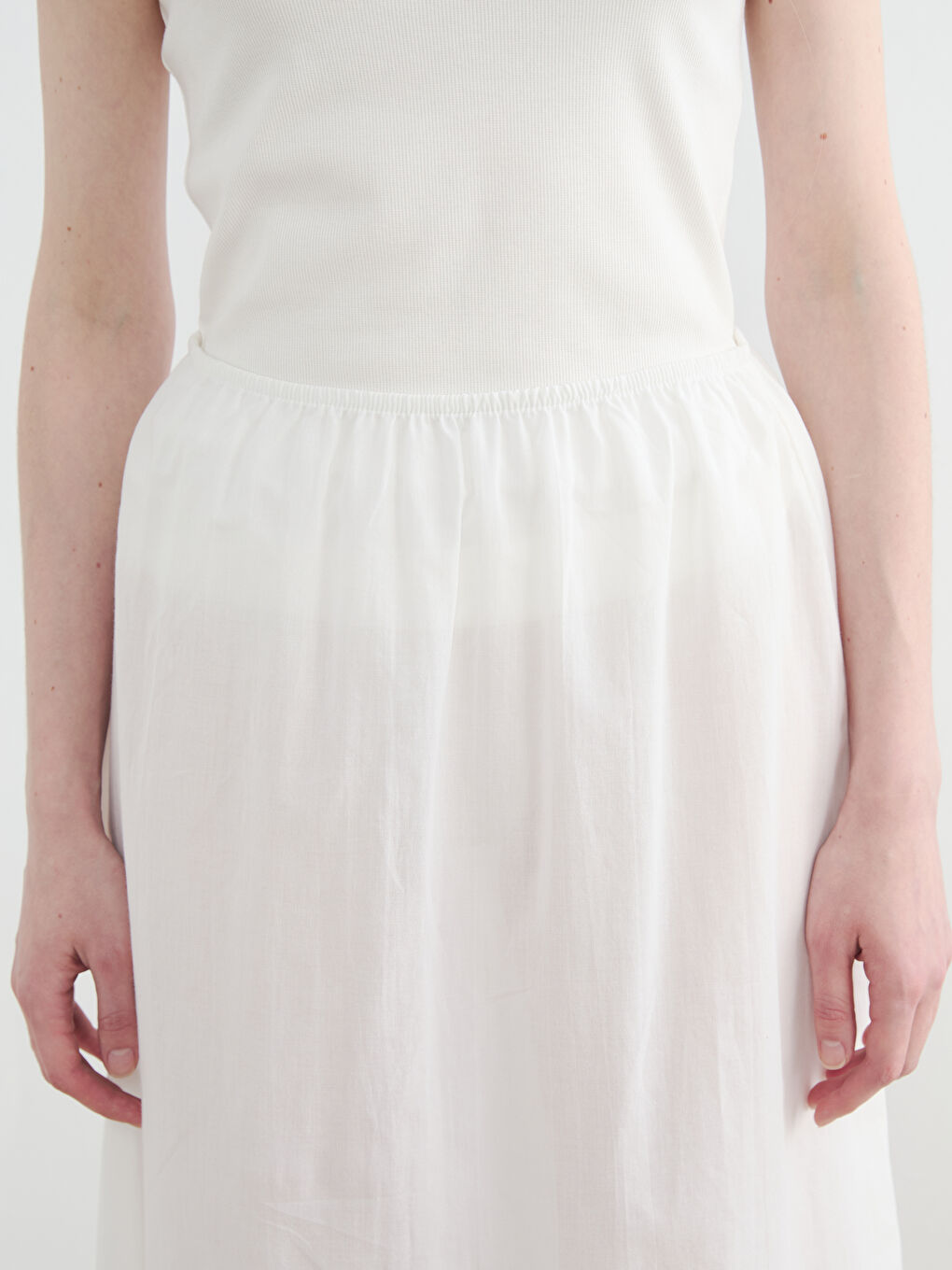 Beyaz Beli Lastikli Kloş Etek-2