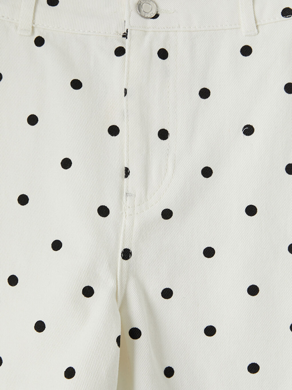 Beyaz Mom Fit Puantiyeli Kadın Jean Şort-2