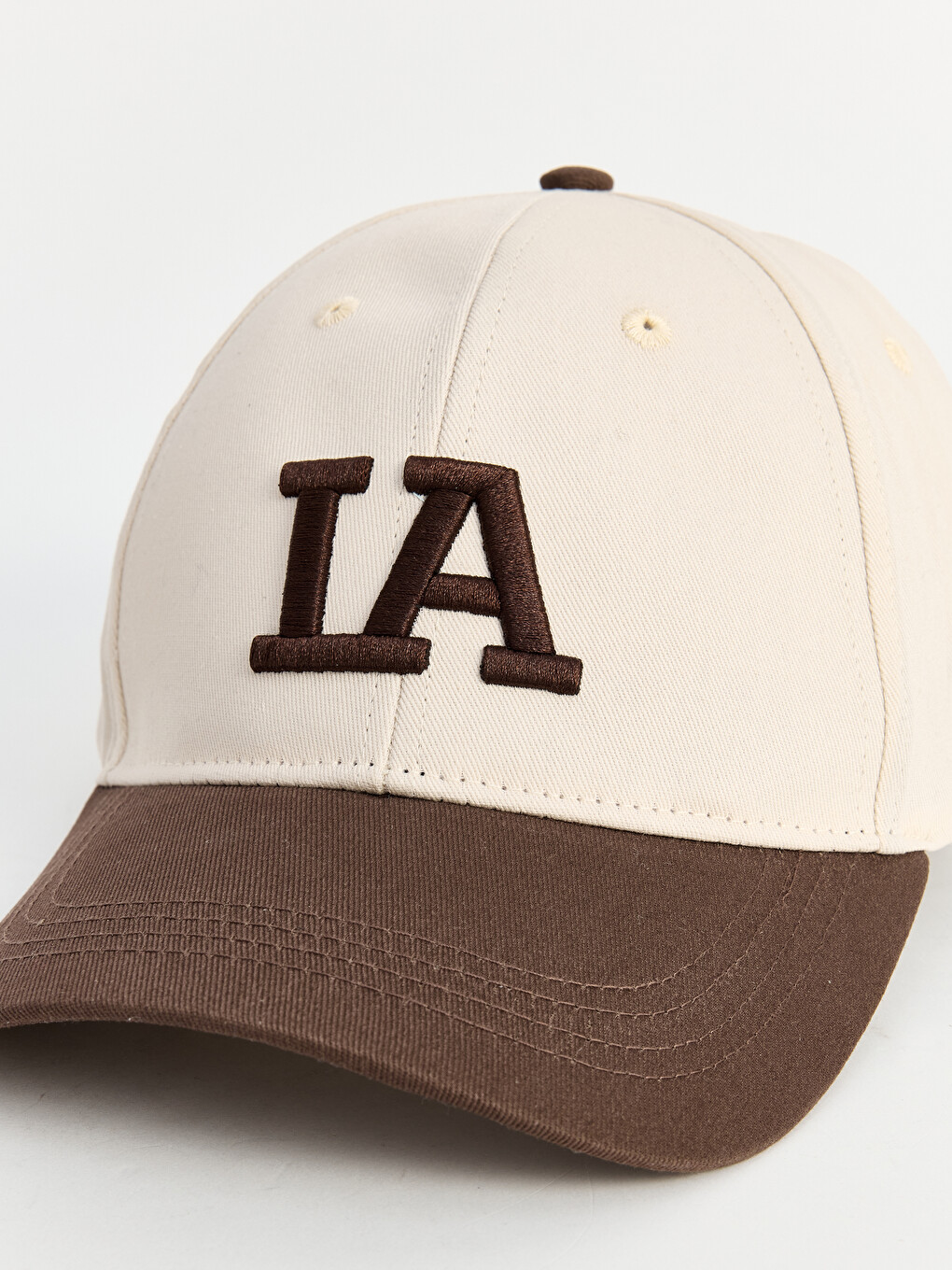 La Embroidered Men's Baseball Cap-1