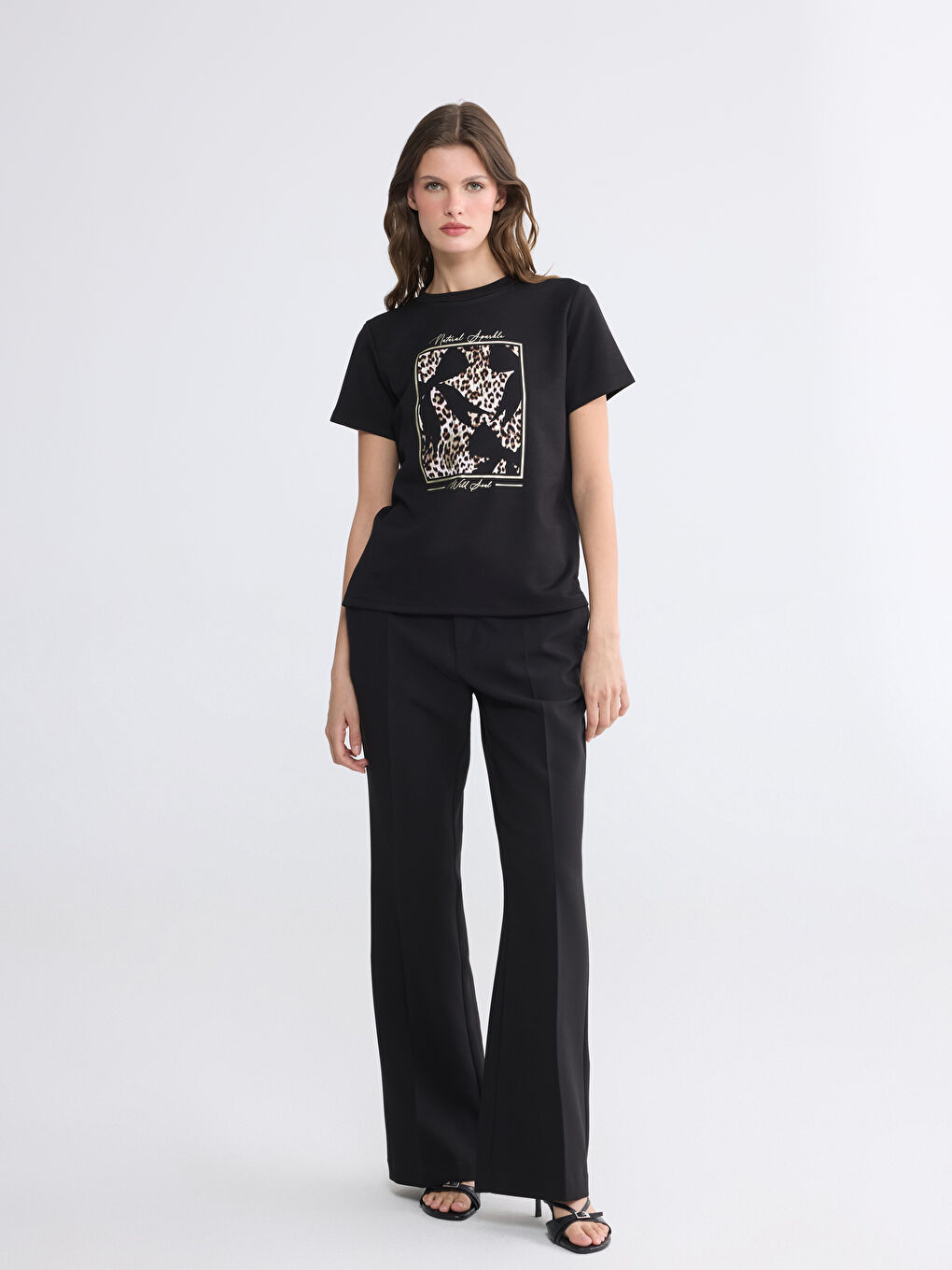 Siyah Bisiklet Yaka Baskılı Kadın Tişört-1