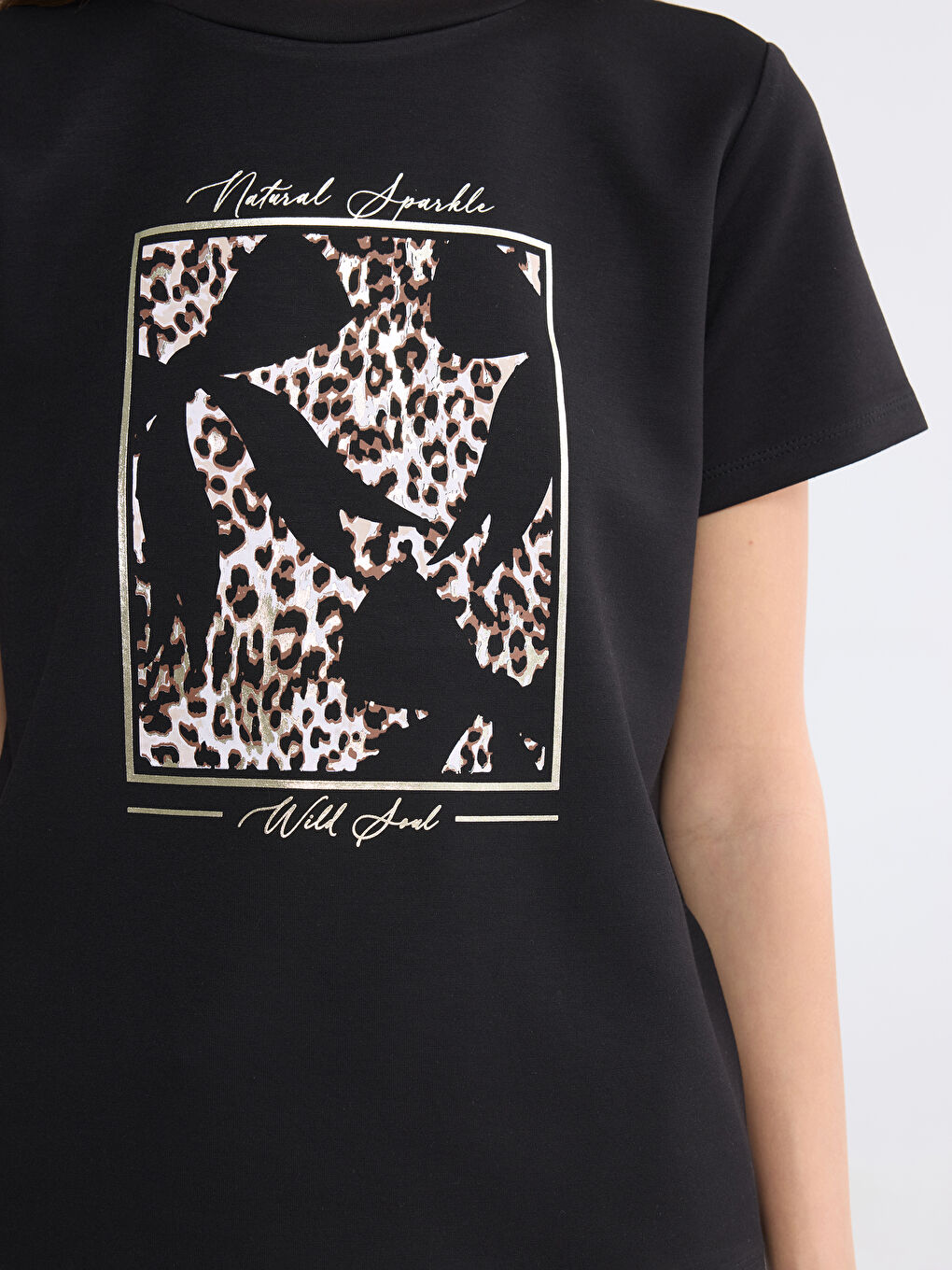 Siyah Bisiklet Yaka Baskılı Kadın Tişört-2