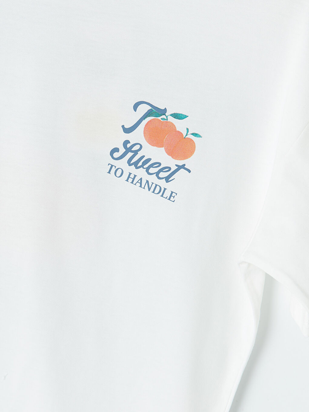 Beyaz Bisiklet Yaka Baskılı Oversize Kadın Tişört-3