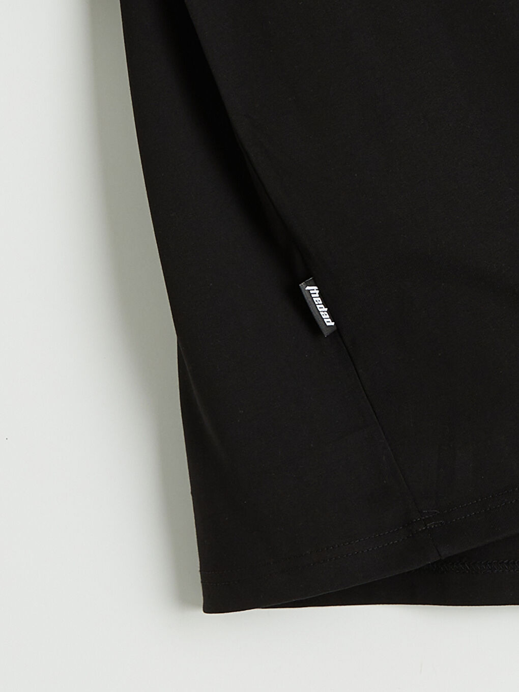 Siyah Bisiklet Yaka Nakışlı Erkek Tişört-2