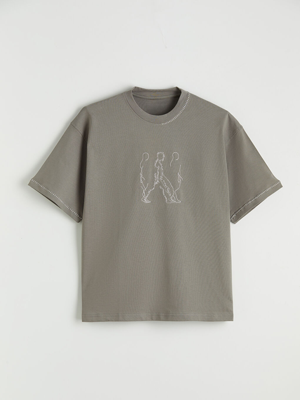 Gri Bisiklet Yaka Nakışlı Erkek Tişört-4