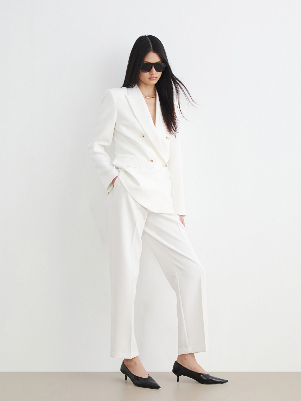 Beyaz Yüksek Bel Pileli Kadın Kumaş Pantolon