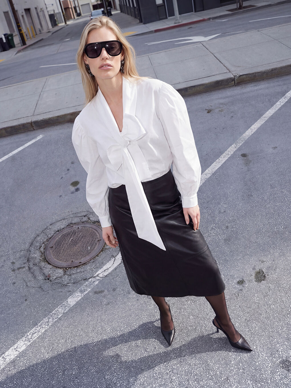 Beyaz Fular Yaka Kadın Gömlek-1