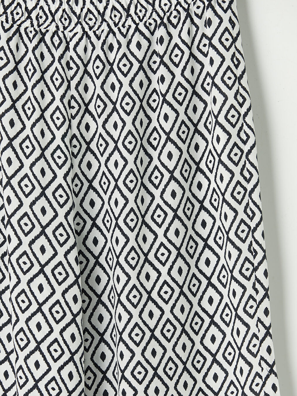 Siyah Kız Çocuk Desenli Geniş Paça Pantolon-2