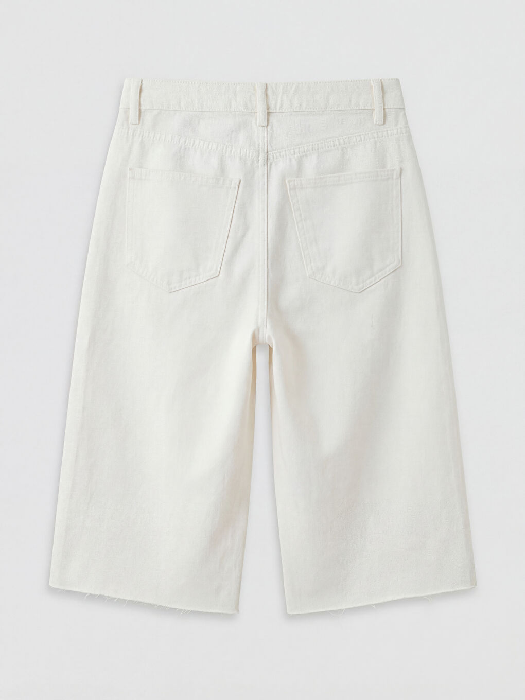 Beyaz Bermuda Fit Kadın Jean Şortolon-1