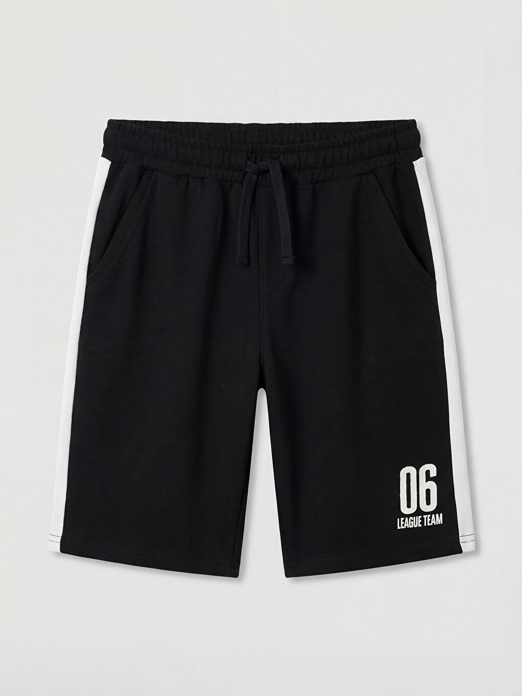 Siyah Beli Lastikli Yanları Şeritli Erkek Çocuk Şort