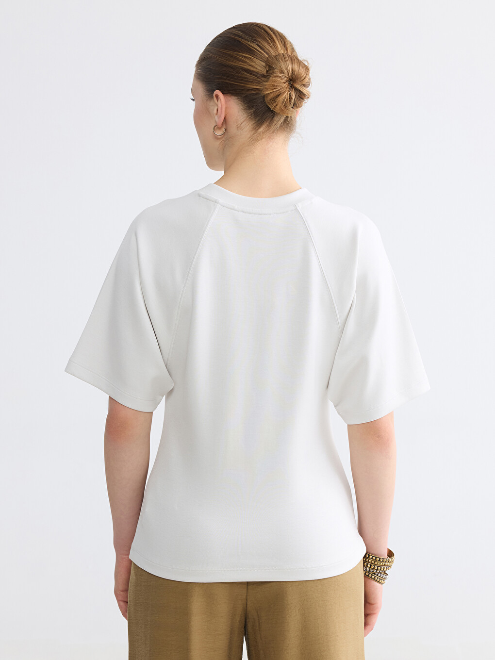 Bej Bisiklet Yaka Kadın Tişört-3