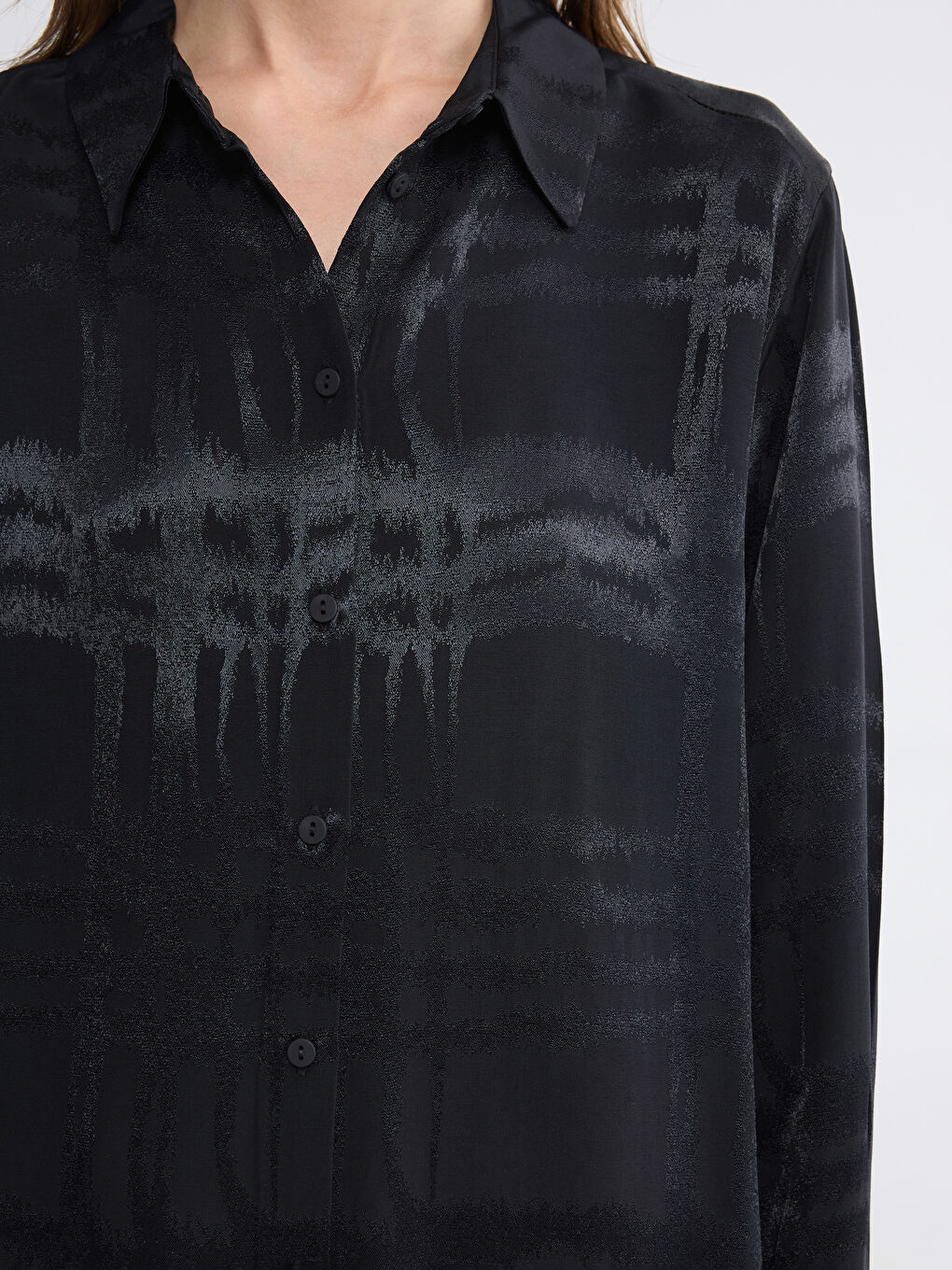 Siyah Desenli Kadın Gömlek-2
