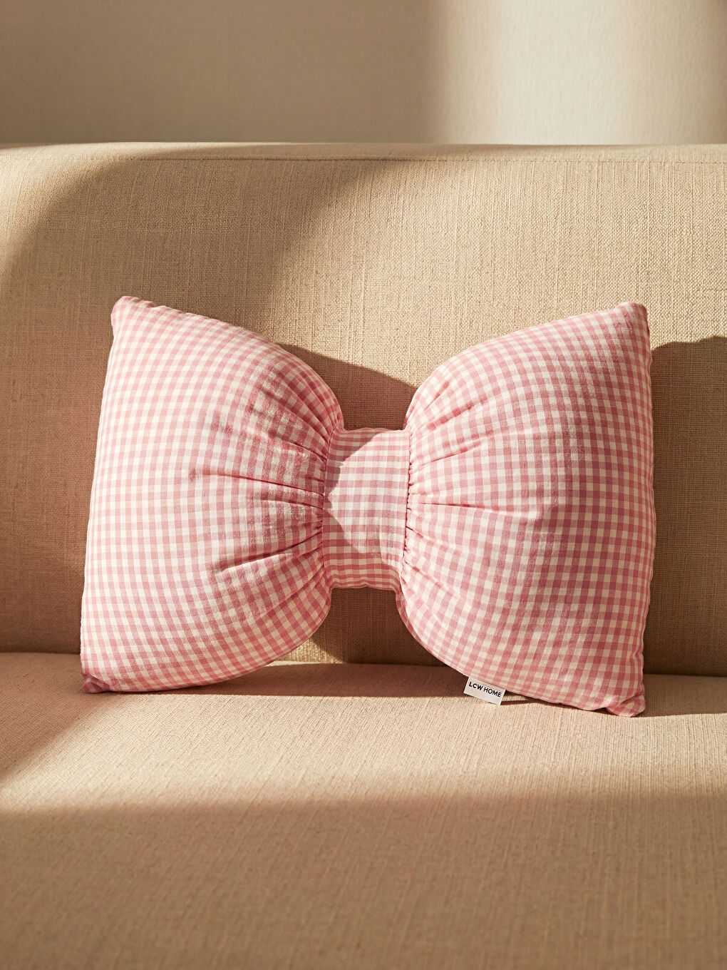 Pembe Fiyonk Figürlü Dolgulu Kırlent