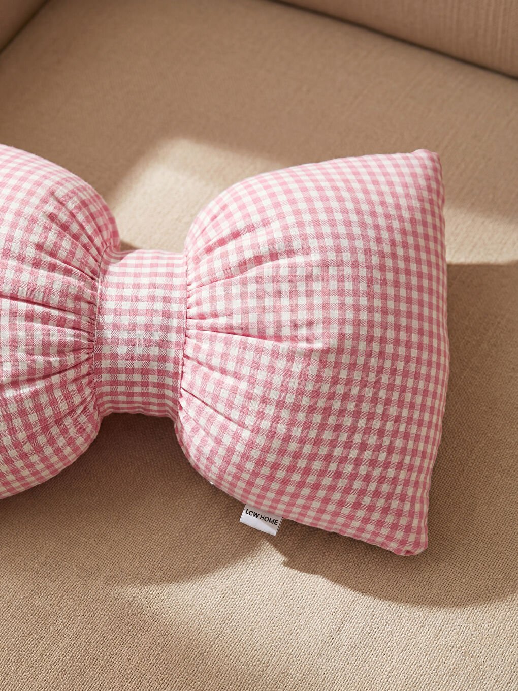 Pembe Fiyonk Figürlü Dolgulu Kırlent-1