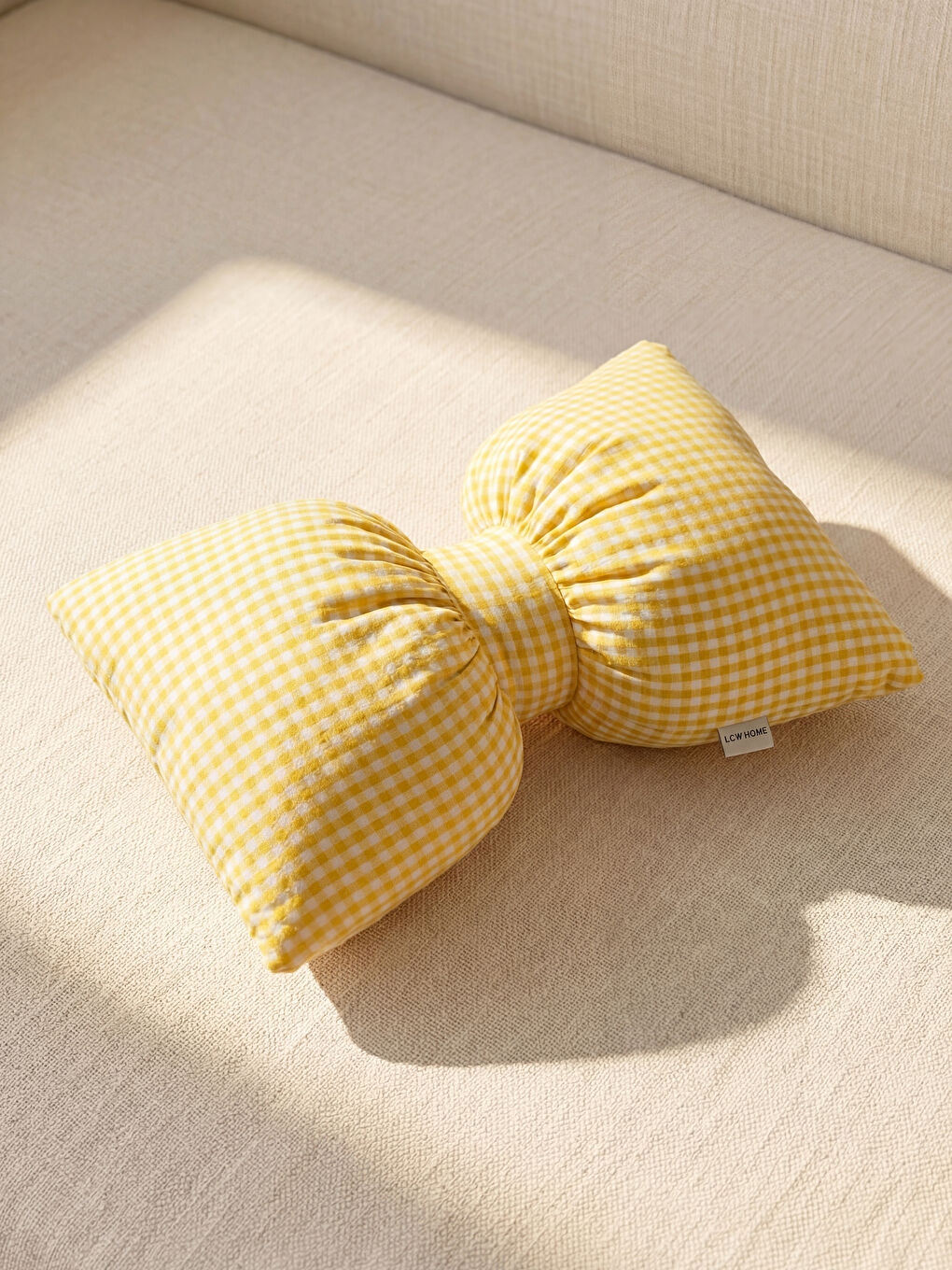 Sarı Fiyonk Figürlü Dolgulu Kırlent-1