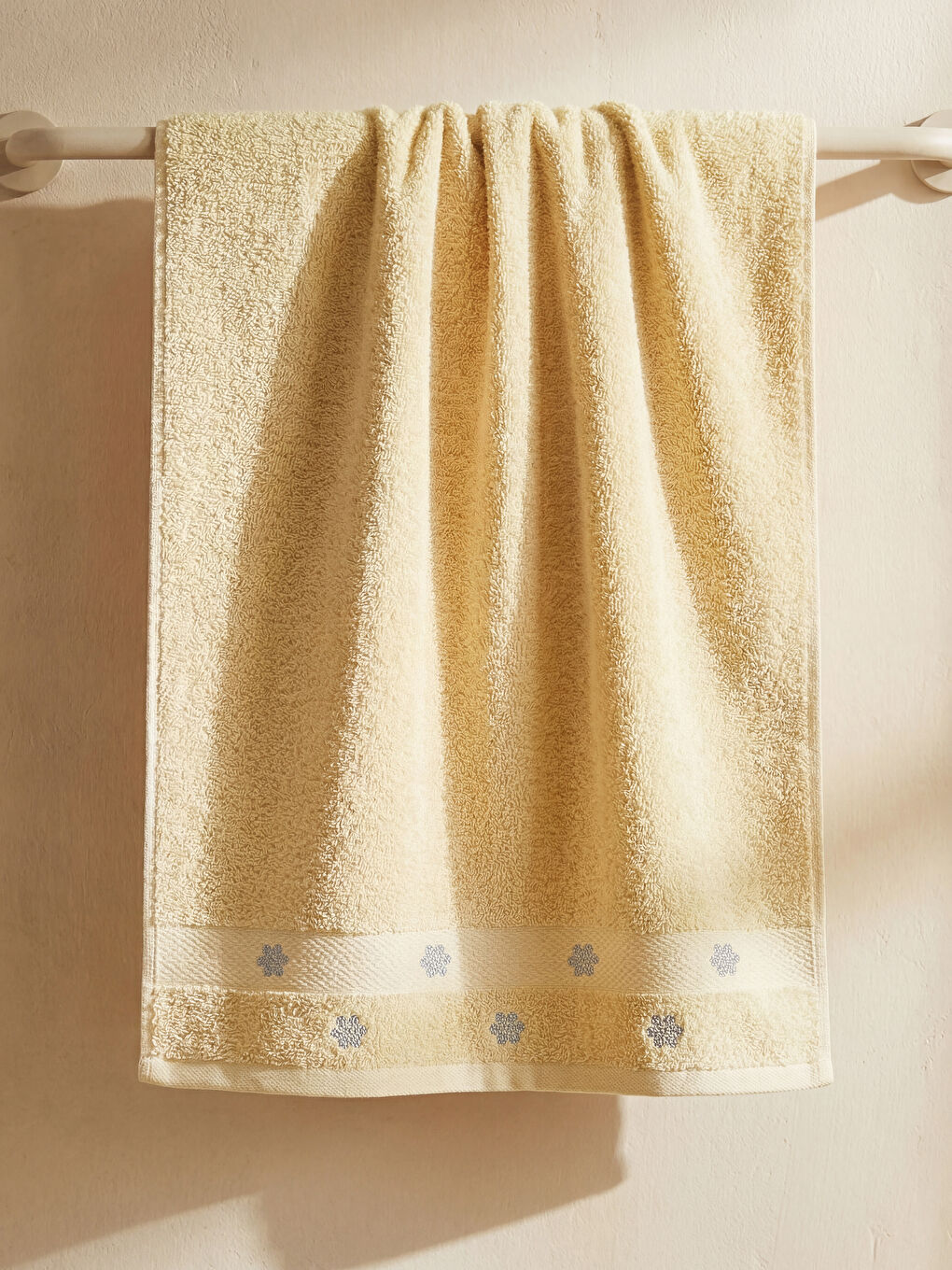 Sarı Çiçek Desenli Pamuklu Yüz Havlusu 50x80 cm