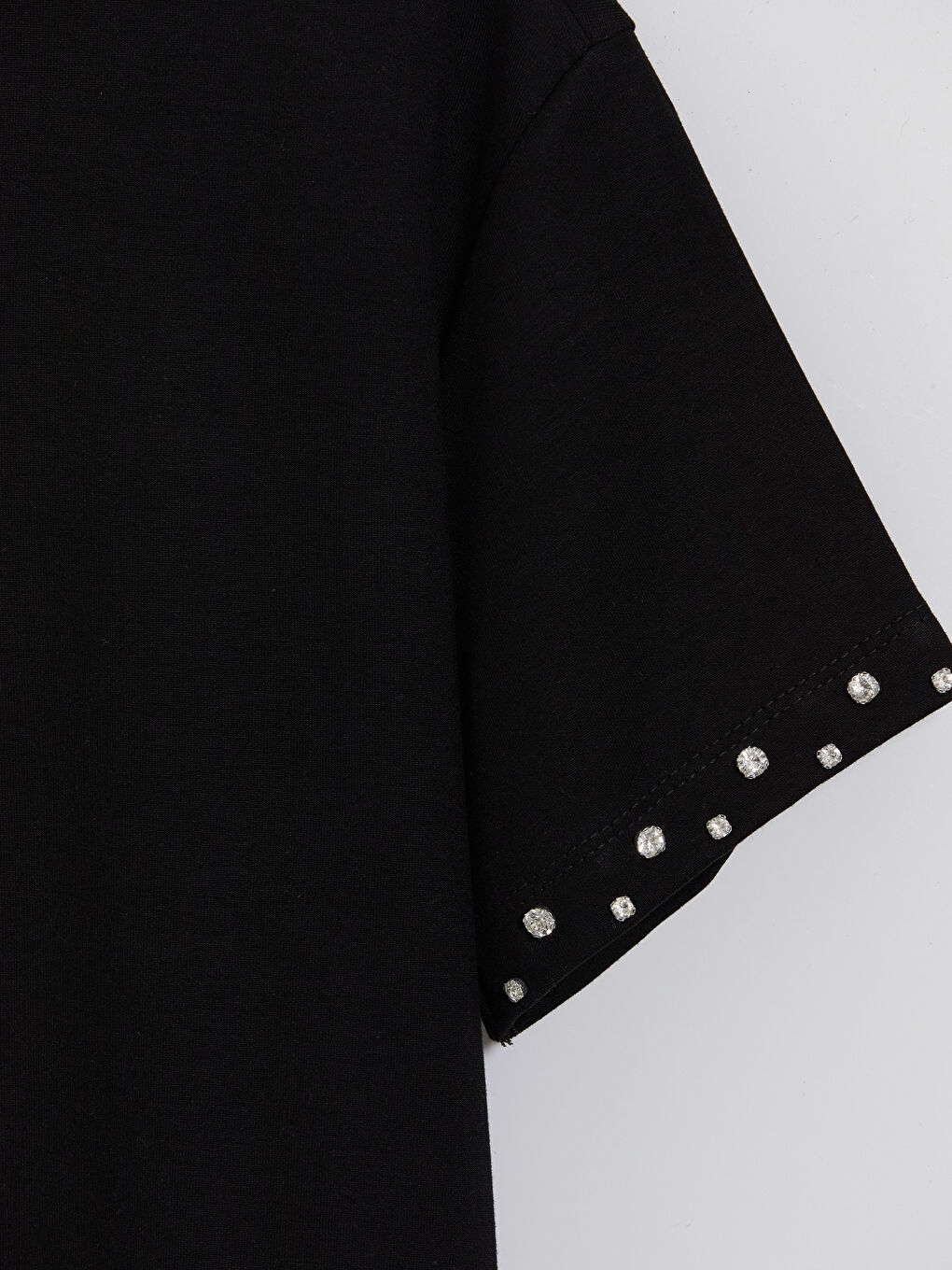 Siyah Bisiklet Yaka Taşlı Kadın Tişört-2