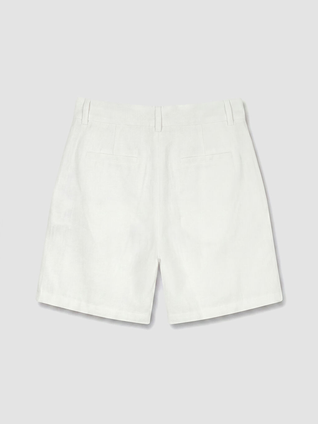 Beyaz Loose Fit Pileli Kadın Şort-1