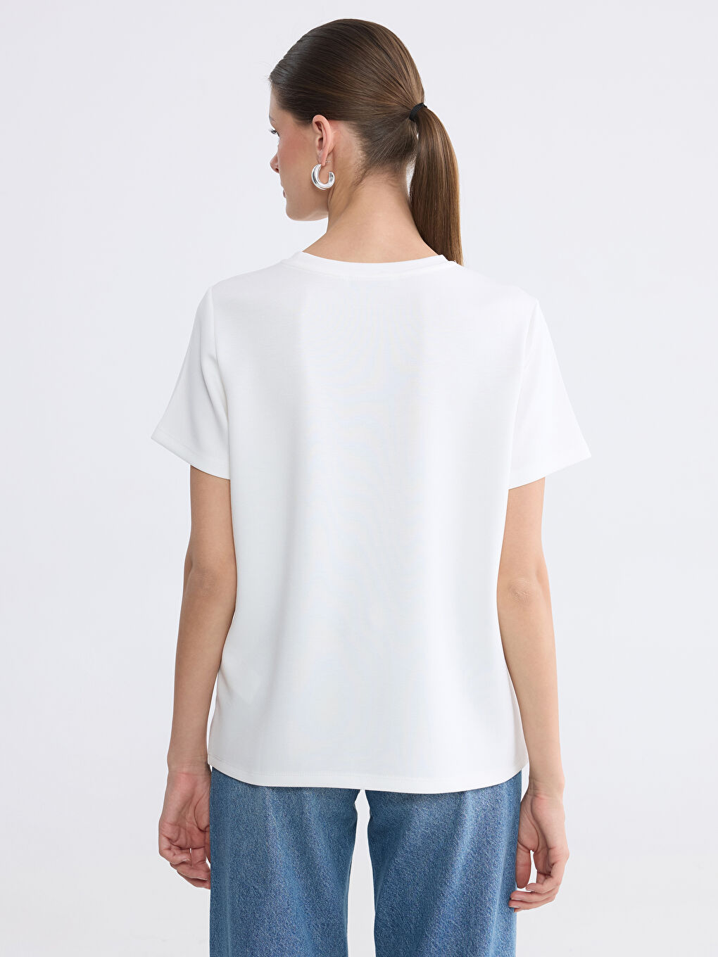 Beyaz Bisiklet Yaka Baskılı Kadın Tişört-3