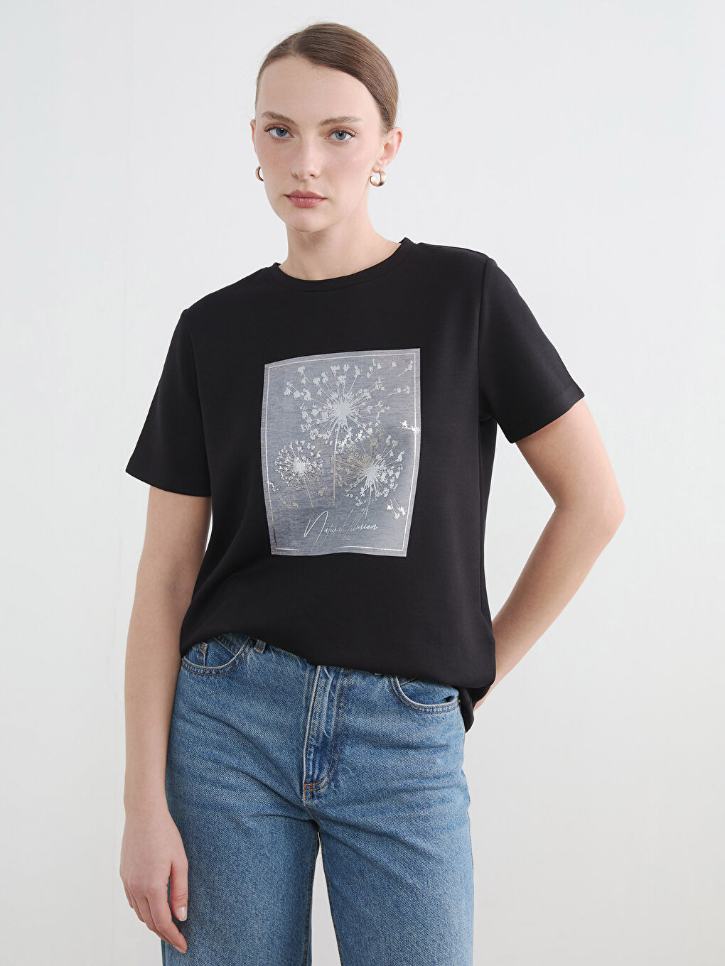 Siyah Bisiklet Yaka Baskılı Kadın Tişört