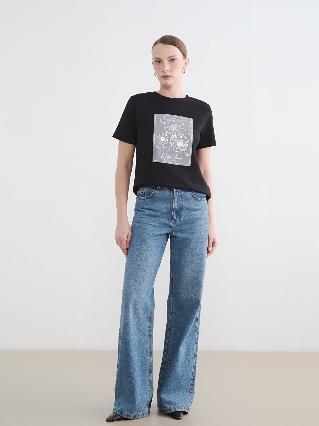 Siyah Bisiklet Yaka Baskılı Kadın Tişört-1