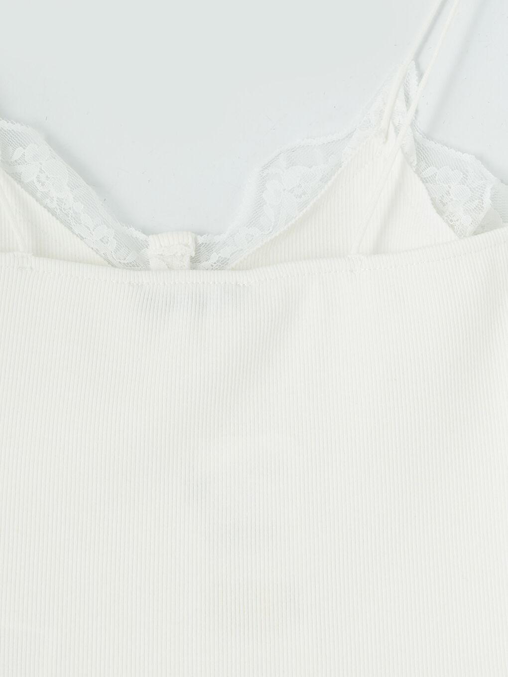 Beyaz İp Askılı Dantel Detaylı Kadın Atlet-3