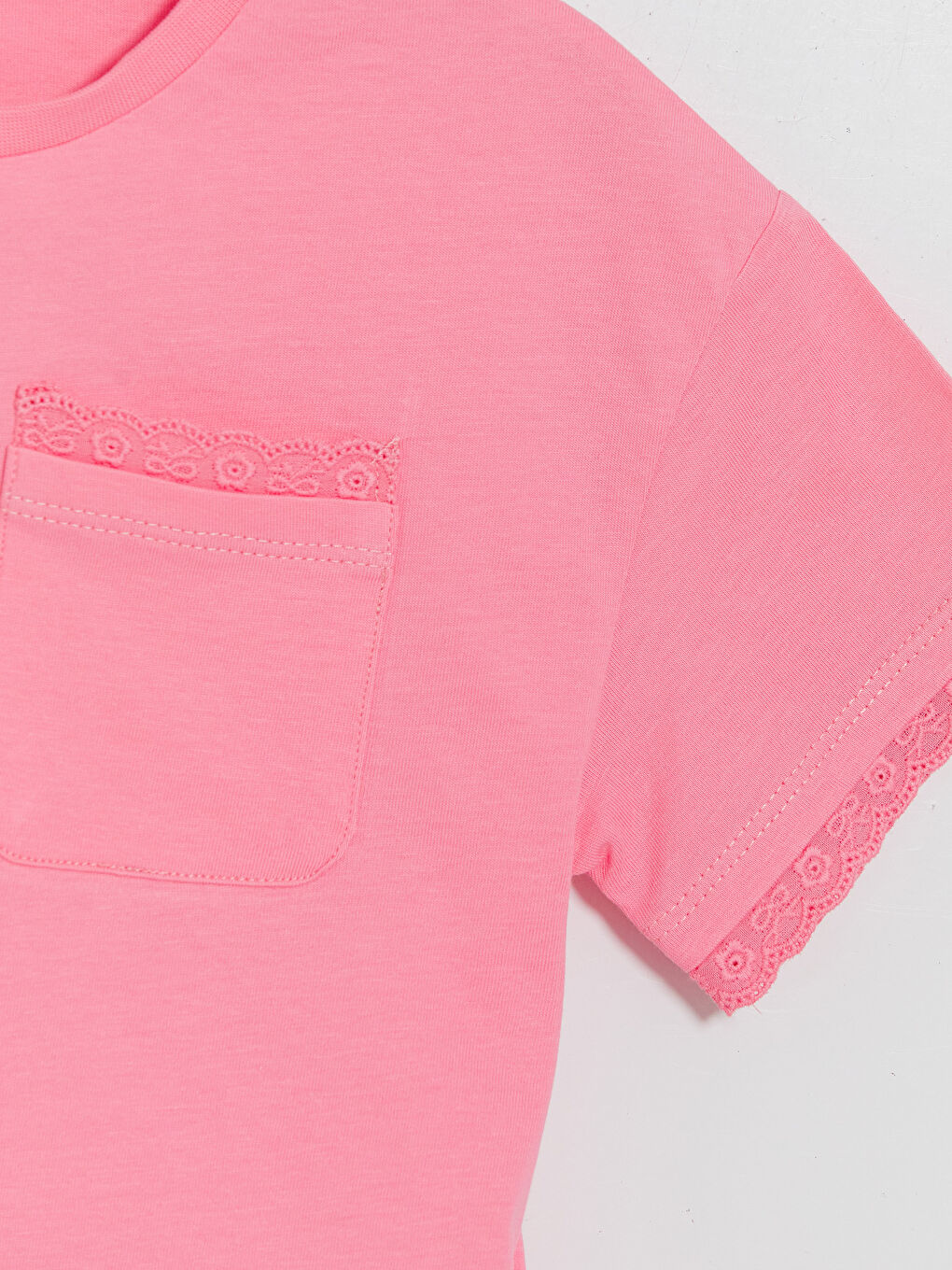 Pembe Bisiklet Yaka Dantel Detaylı Kız Çocuk Tişört-2