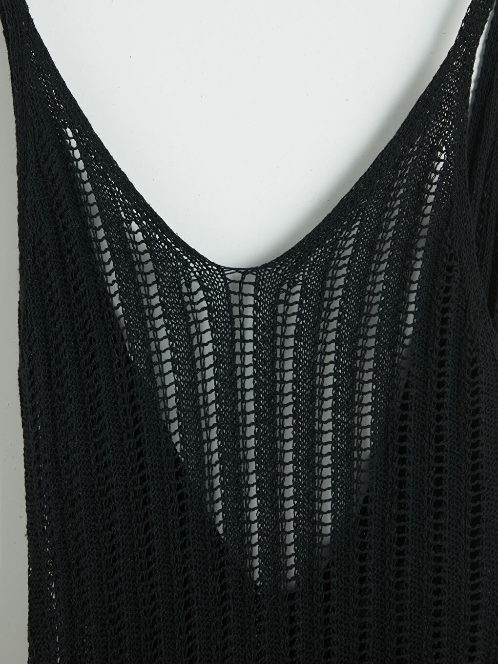 Siyah V Yaka Ajurlu Saçaklı Plaj Elbisesi-2