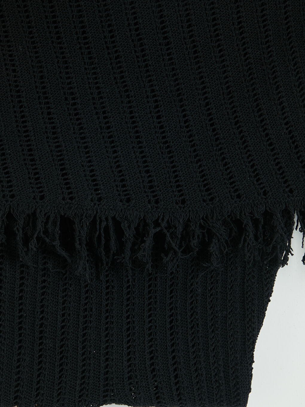 Siyah V Yaka Ajurlu Saçaklı Plaj Elbisesi-3