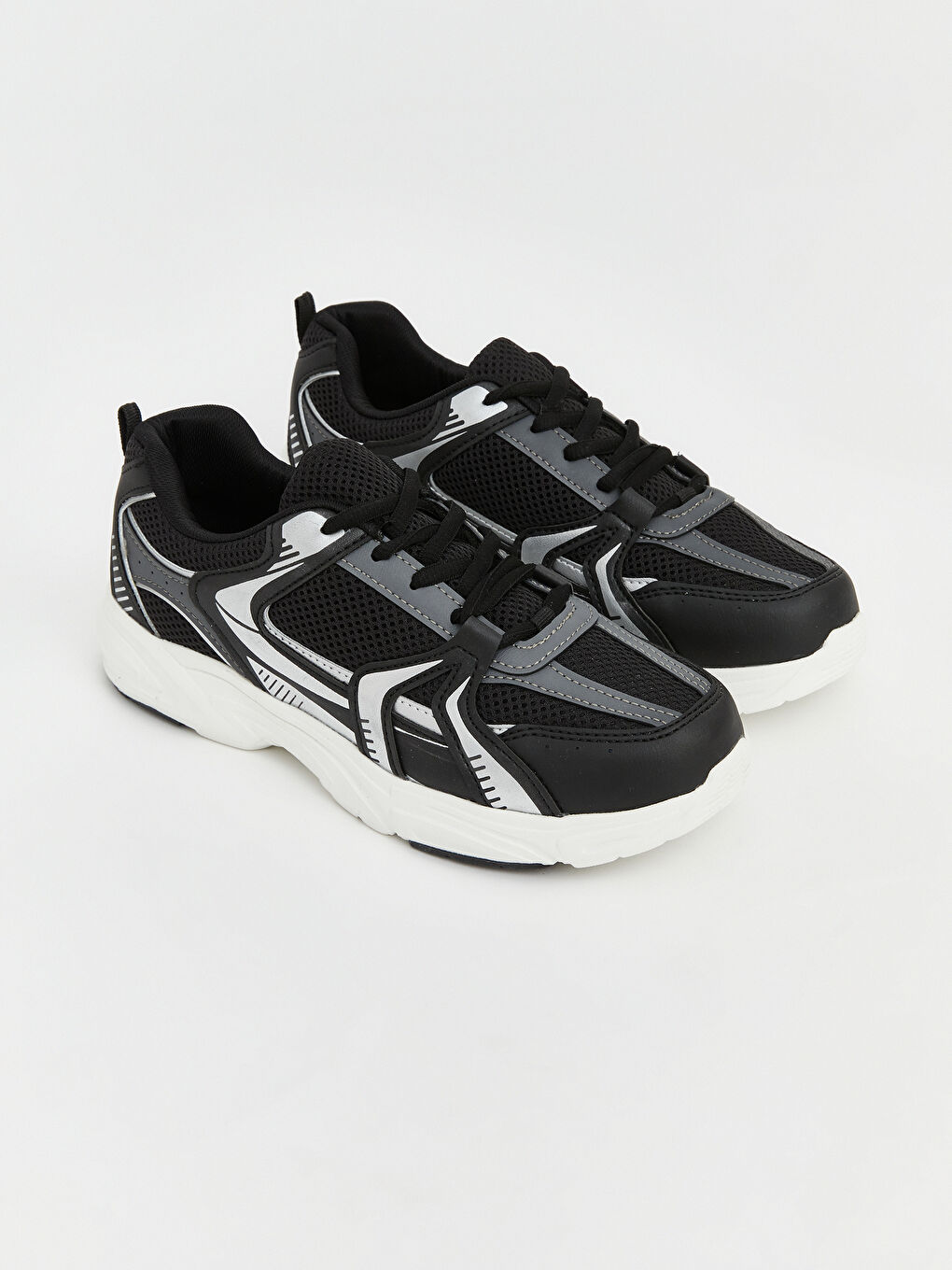 Siyah File Detaylı Bağcıklı Erkek Çocuk Spor Ayakkabı