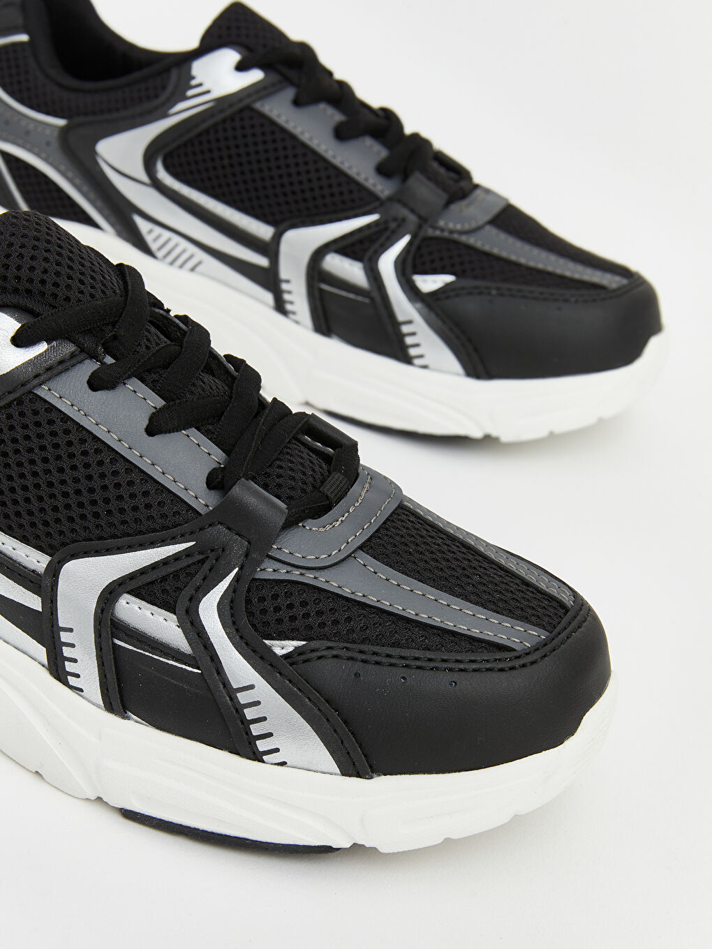 Siyah File Detaylı Bağcıklı Erkek Çocuk Spor Ayakkabı-2