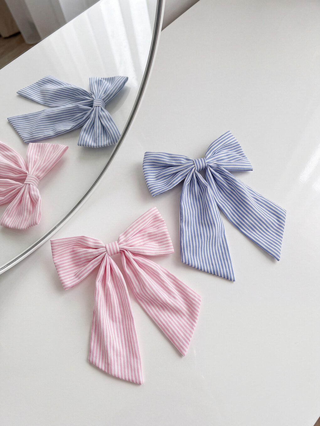  Bow Figured Woman Claw Clip