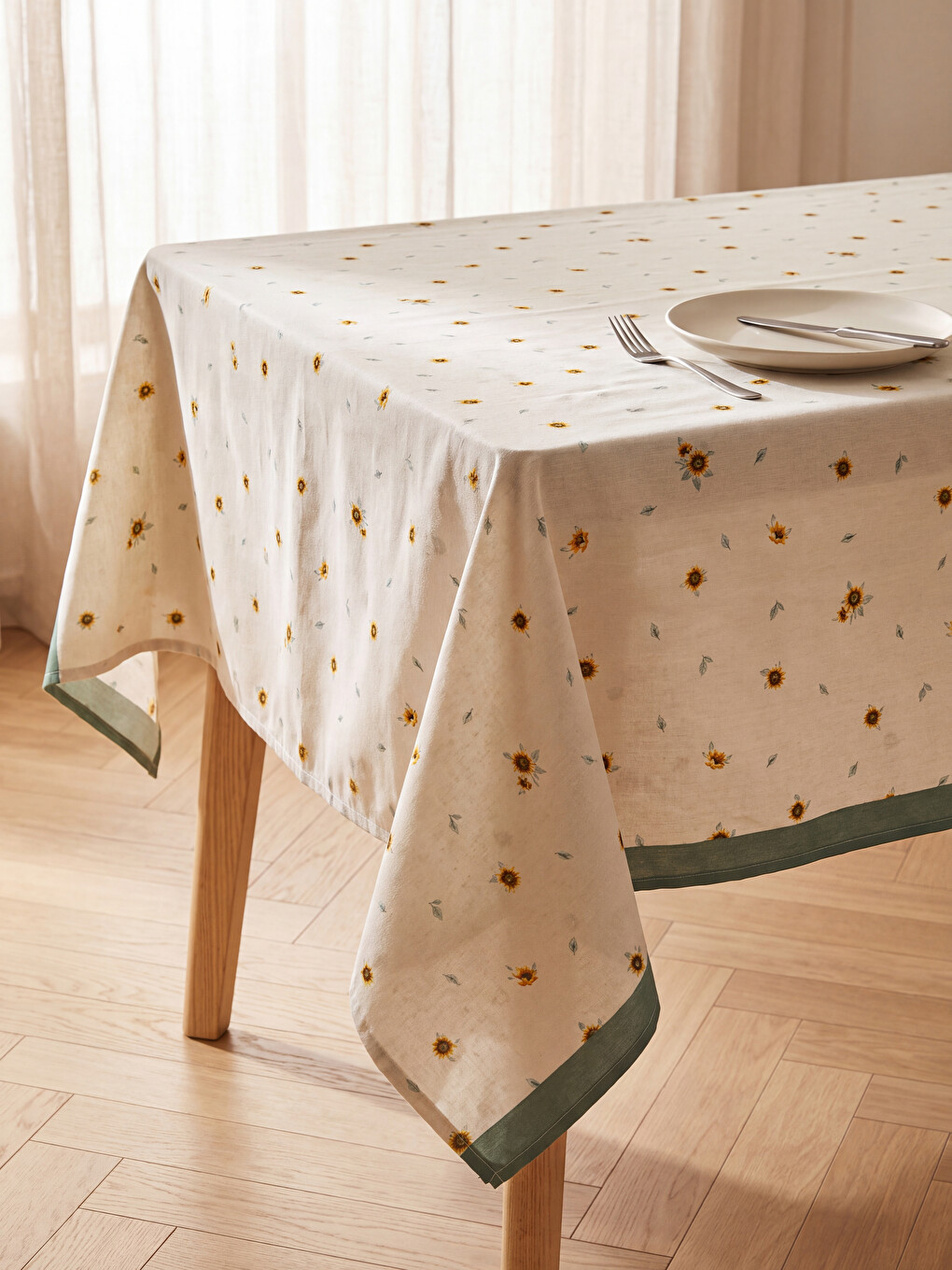 Sunflower Patterned Tablecloth 150x220 Cm