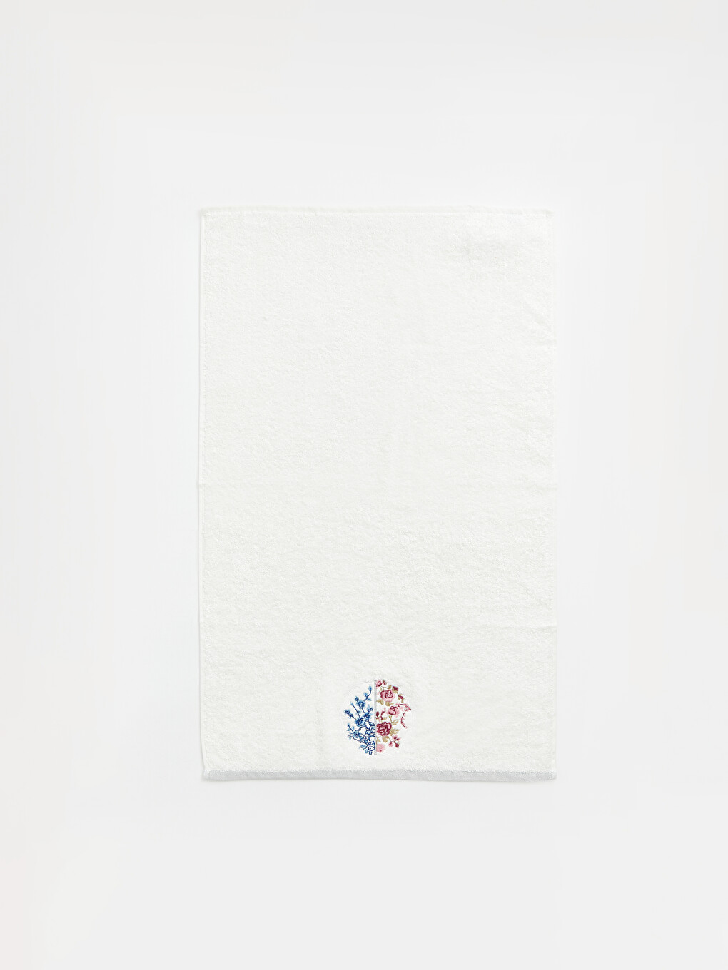 Ekru Çiçek Nakışlı Pamuklu Yüz Havlusu 50x80 Cm-1