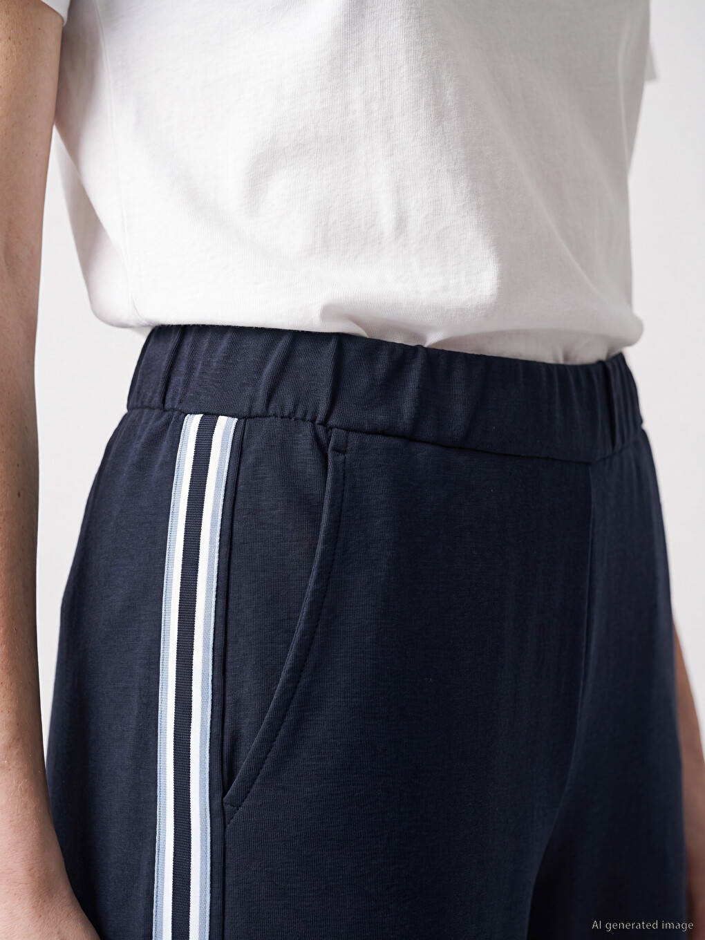 Side Striped Wide Leg Women's Sweatpants-2