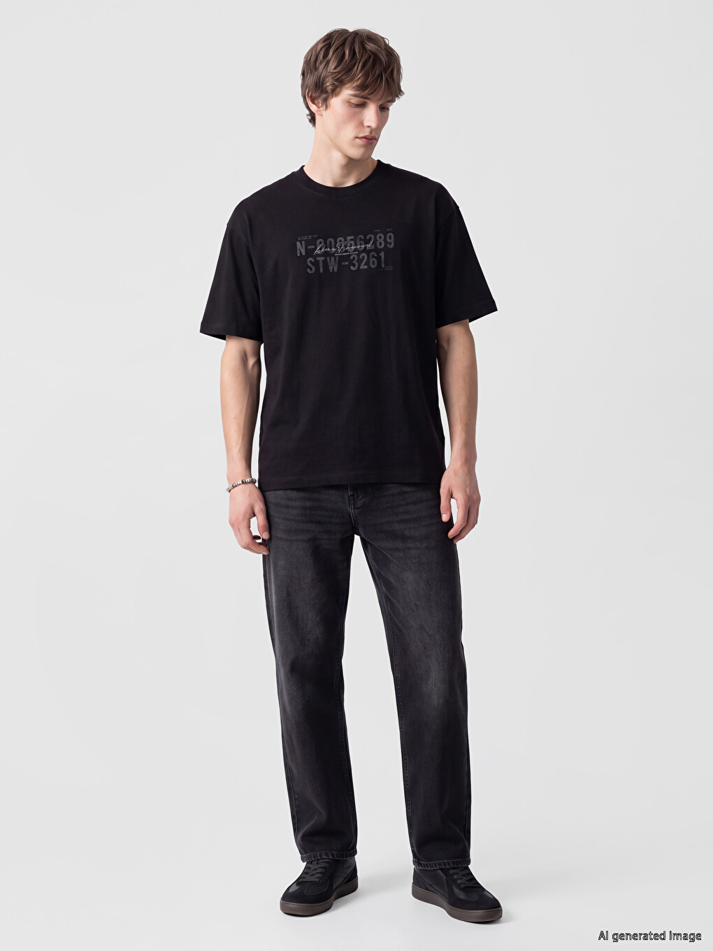 Siyah Bisiklet Yaka Baskılı Erkek Tişört-1