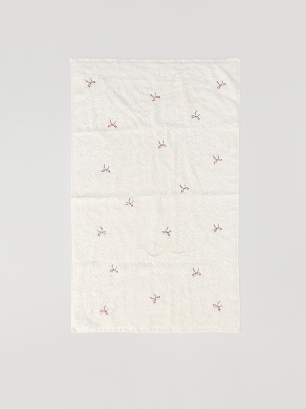 Ekru Fiyonk Nakışlı Pamuklu Yüz Havlusu 50x80 Cm-1
