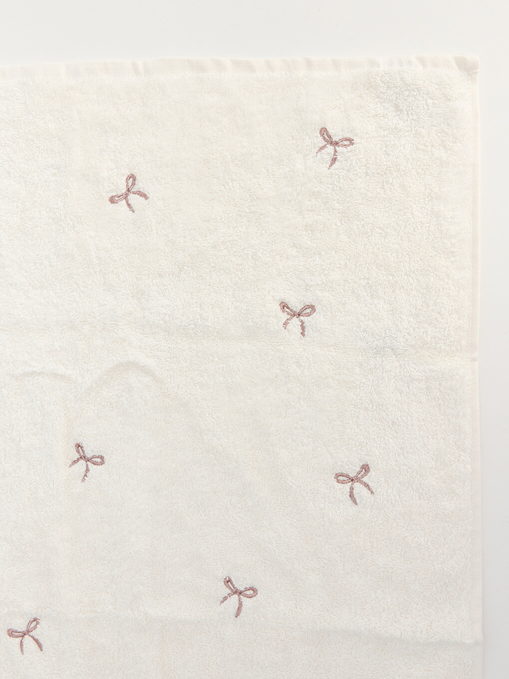 Ekru Fiyonk Nakışlı Pamuklu Yüz Havlusu 50x80 Cm-3