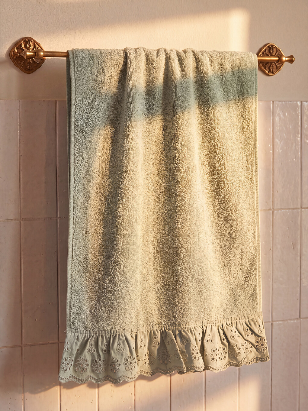 ბოლო ნაოჭებიანი ბამბის ბროდე დეტალებიანი სახის პირსახოცი 50x80 სმ