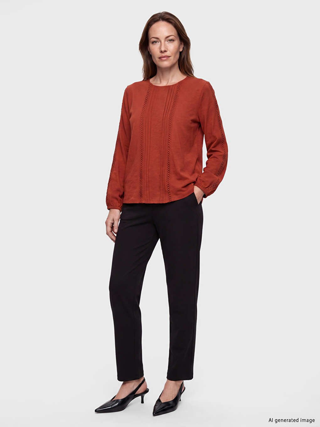 Bluza Sa Okruglim Izrezom, Vezenim Detaljima I Naborima Za Žene-1