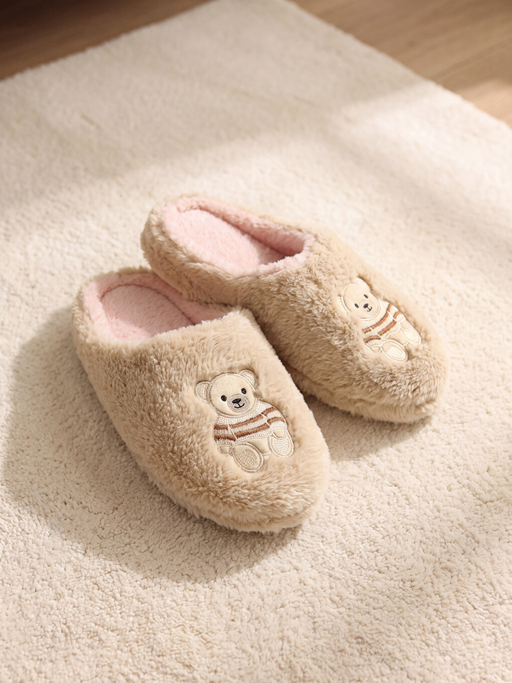 Embroidered Plush Women's Home Slipper
