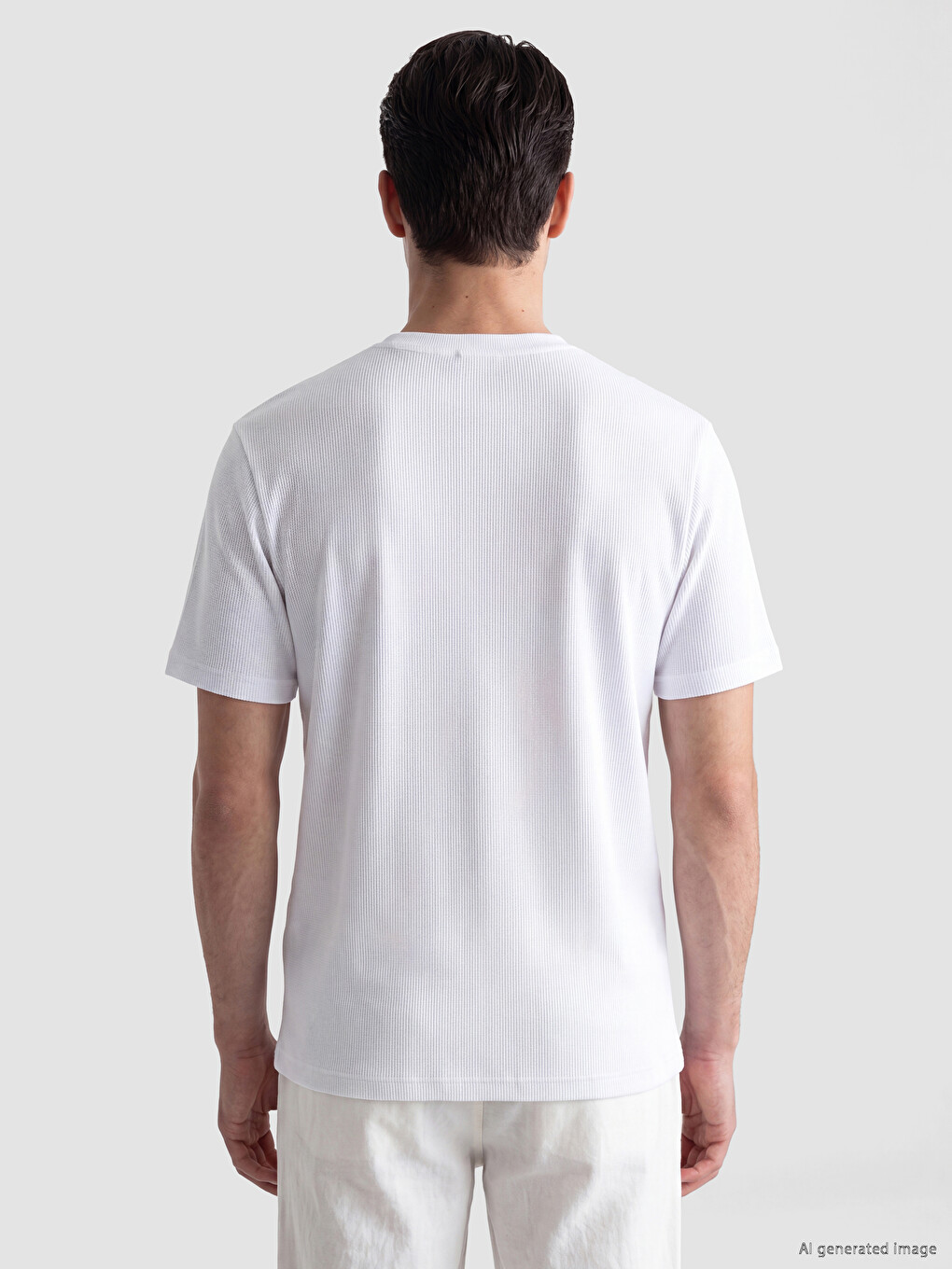 Beyaz Henley Yaka Dokulu Erkek Tişört-2