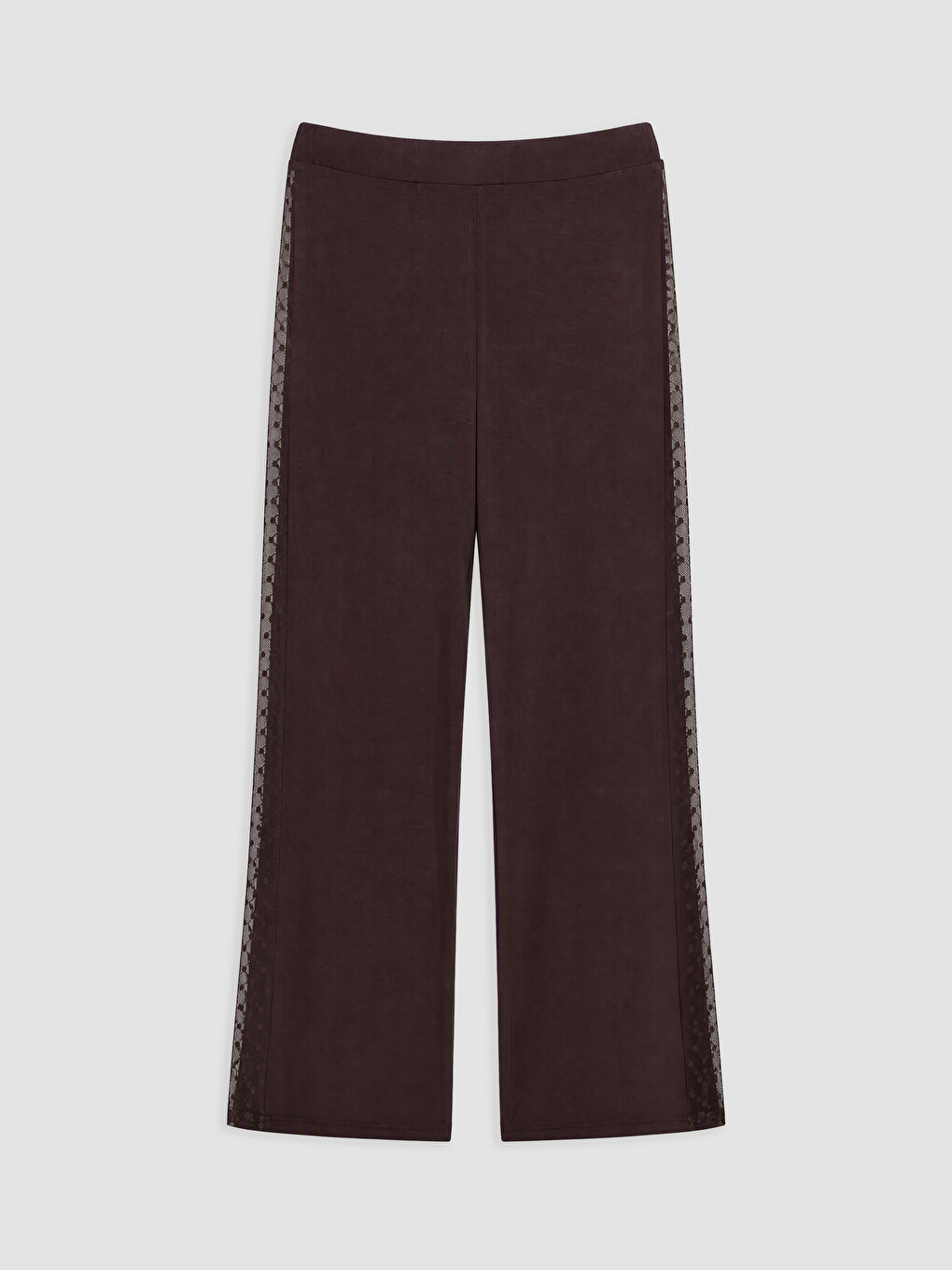 Set Pizhamash Me Jakë Në Formë V Me Model Për Gra-4