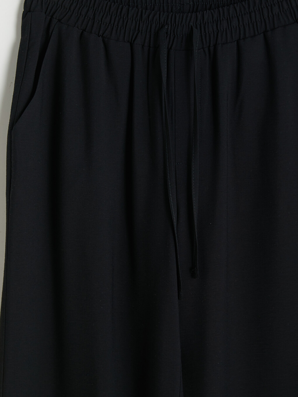 Siyah Beli Lastikli Geniş Paça Kadın Pantolon-2