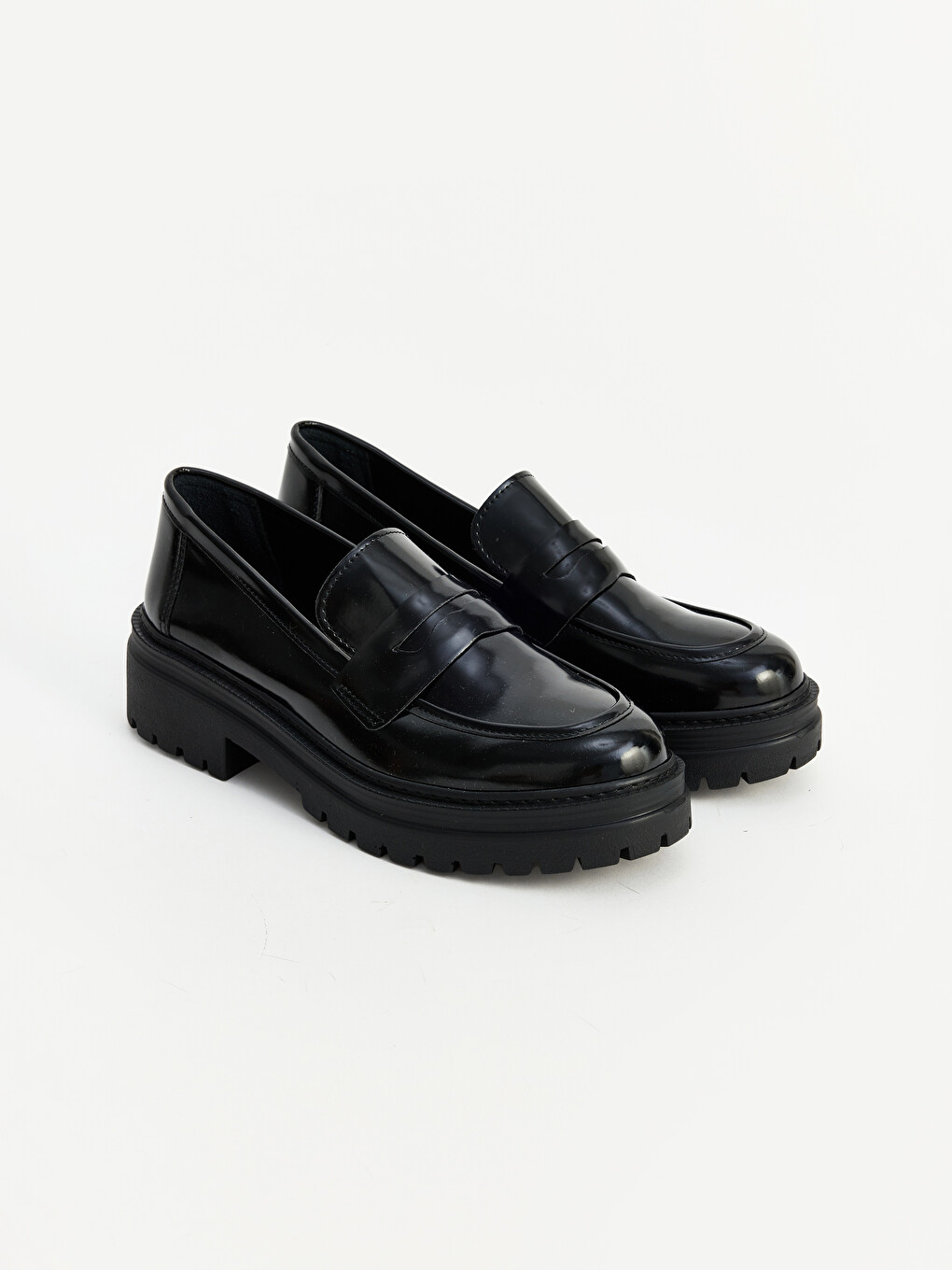 Siyah Deri Görünümlü Kadın Loafer