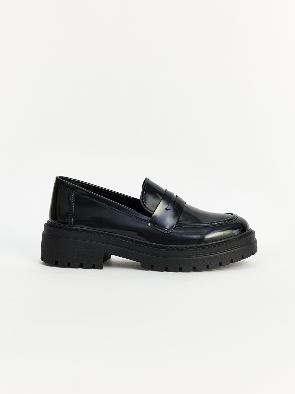 Siyah Deri Görünümlü Kadın Loafer-1