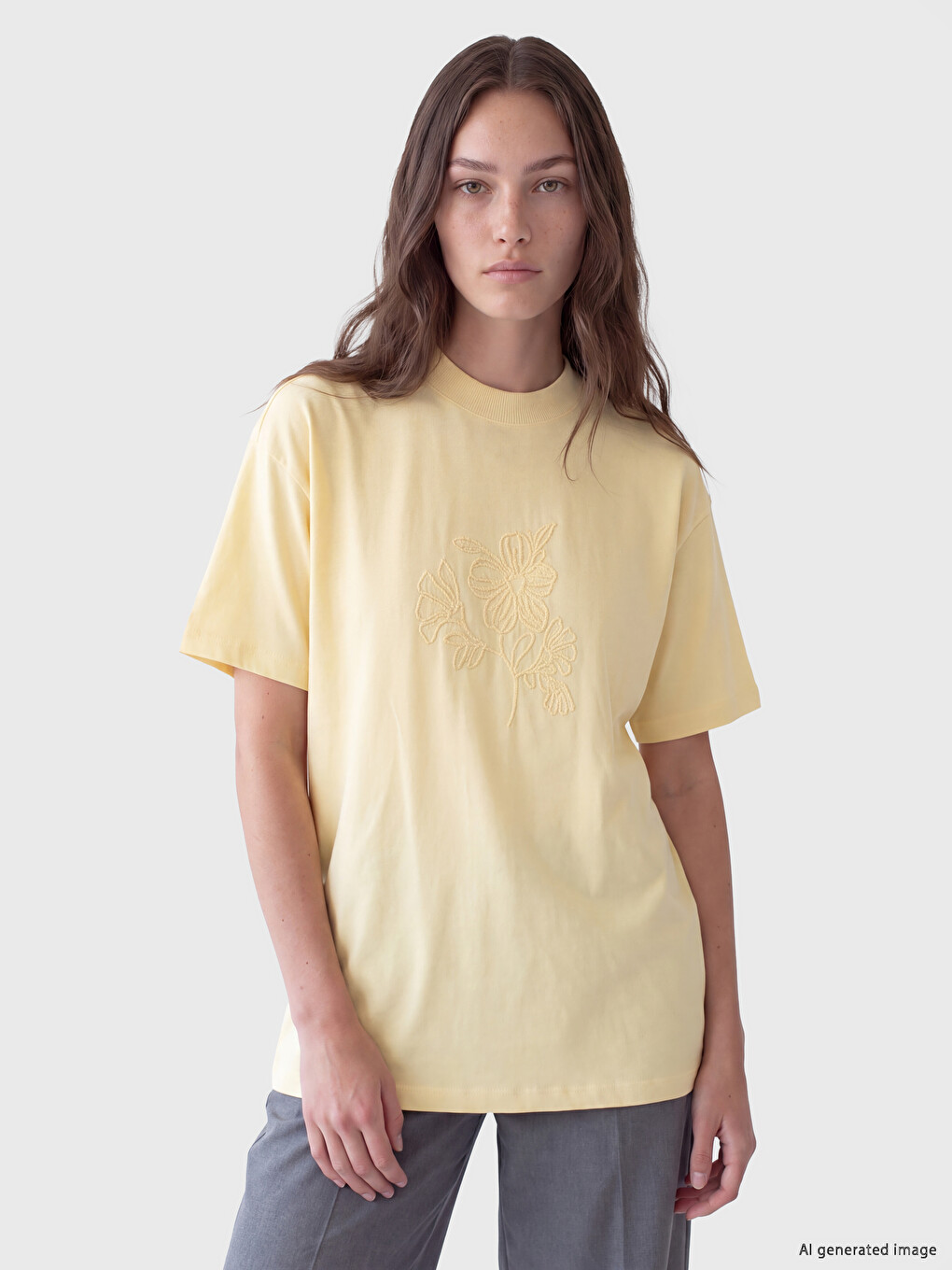 Crew Neck Embroidered %100 Cotton Women's T-shirt