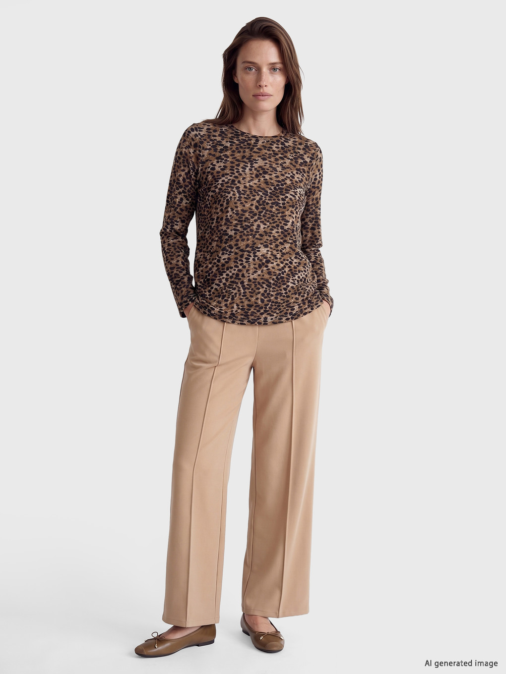 Bej Leopar Desenli Kadın Tişört-1