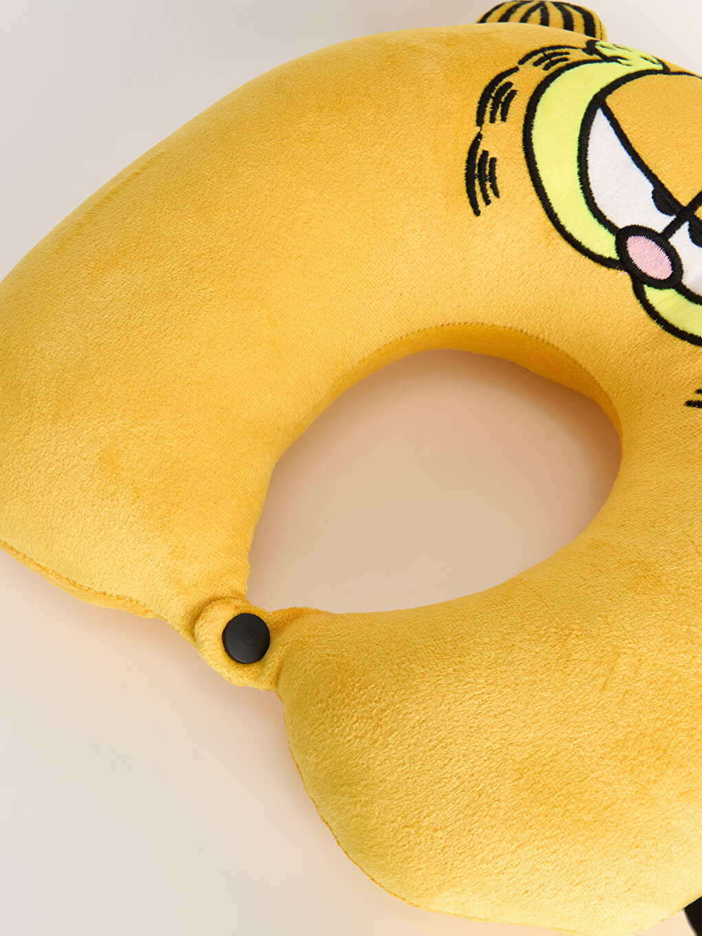 Jastëk Udhëtimi Për Qafë Garfield Me Qëndisje Për Djem-1