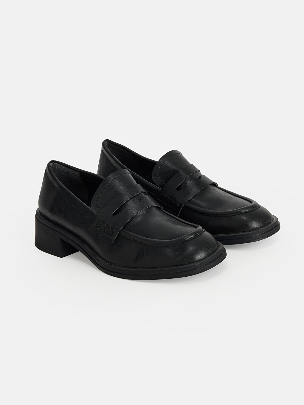 Siyah Deri Görünümlü Kadın Loafer